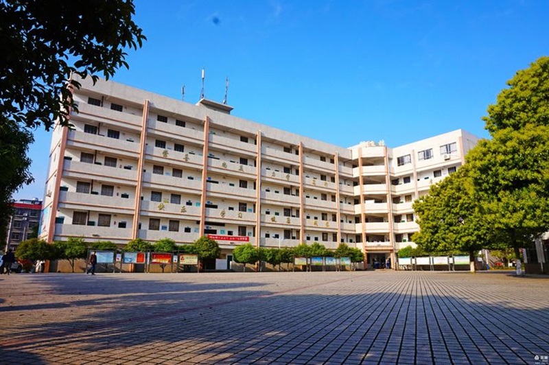 郴州市第四中學(xué)教學(xué)環(huán)境4