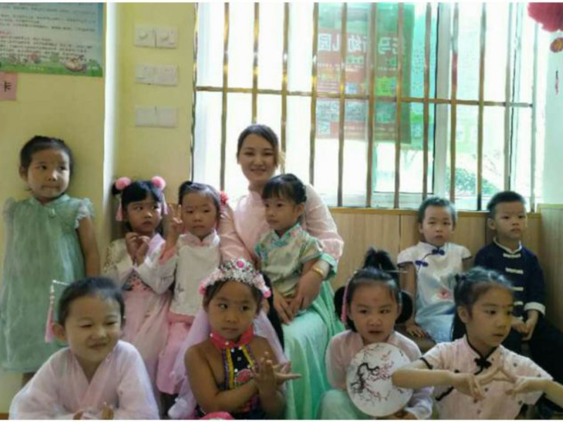 郴州市北湖區第四十一幼兒園古裝活動照片