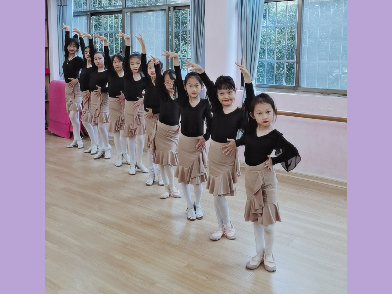 幼兒舞蹈練習-郴州市蘇仙區金鹿角幼兒園師生風采