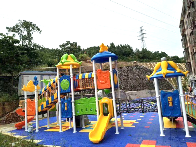 郴州市北湖區國棟幼兒園游樂設施滑滑梯