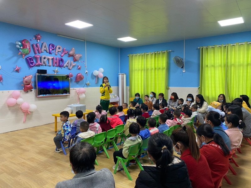 北湖區星海幼兒園上課認真聽講